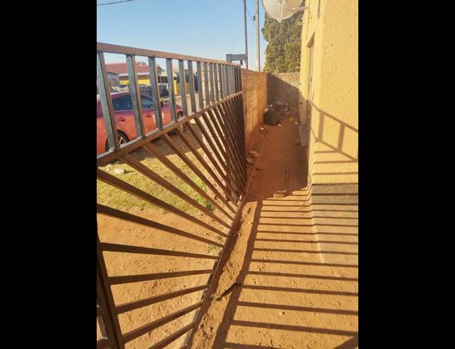 3 BEDROOM HOUSE FOR SALE IN MOLELEKI